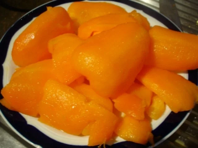 Gelbe – Paprikasuppe mit karamellisierten Walnüssen - Rezept - Bild Nr. 4