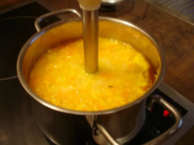 Gelbe – Paprikasuppe mit karamellisierten Walnüssen - Rezept - Bild Nr. 10