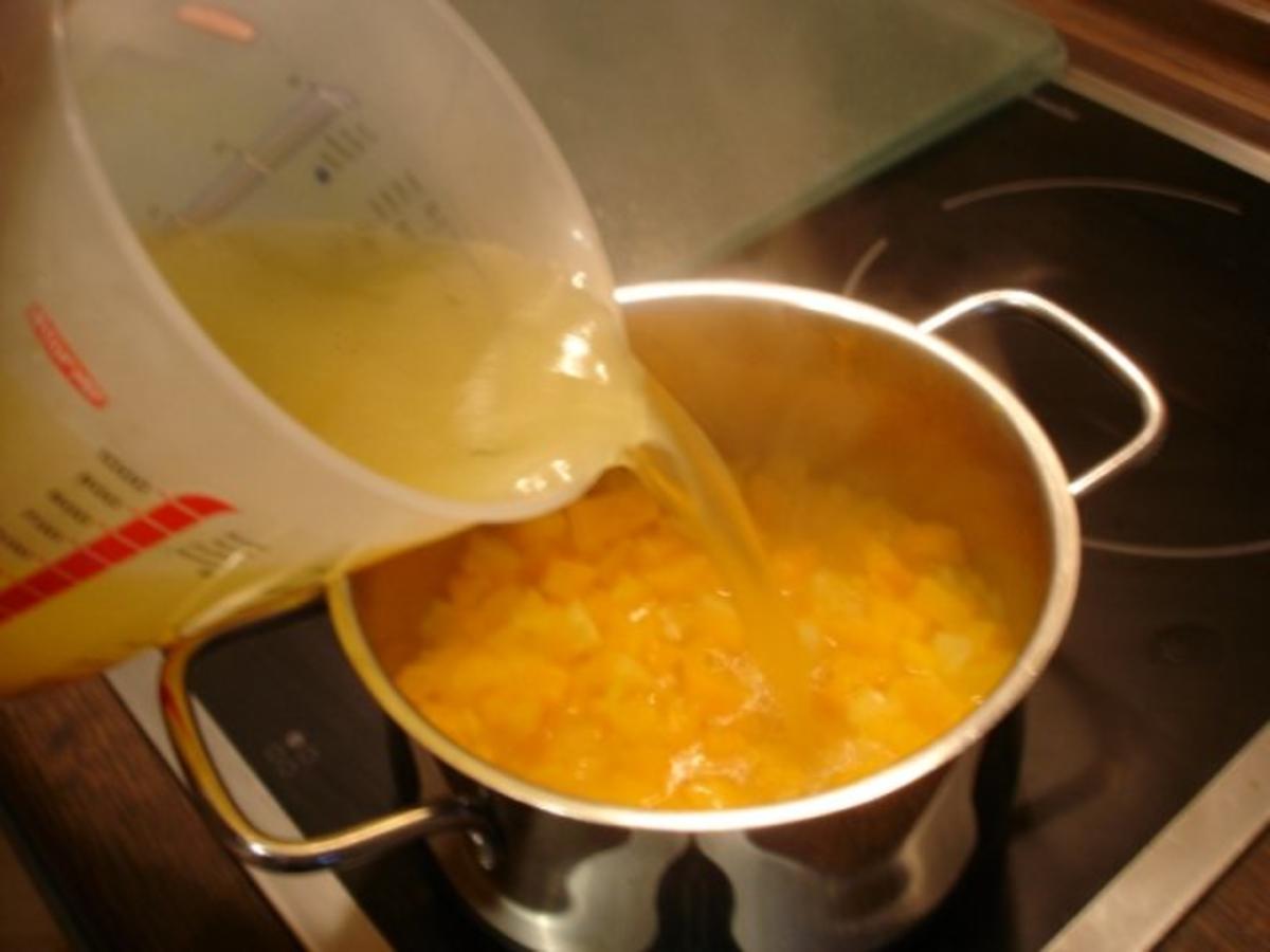 Gelbe – Paprikasuppe mit karamellisierten Walnüssen - Rezept - Bild Nr. 8