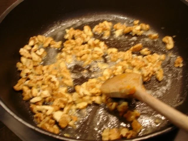 Gelbe – Paprikasuppe mit karamellisierten Walnüssen - Rezept - Bild Nr. 13