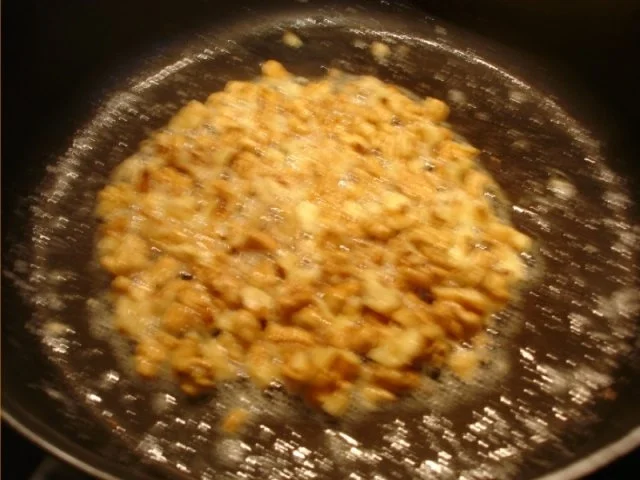 Gelbe – Paprikasuppe mit karamellisierten Walnüssen - Rezept - Bild Nr. 14