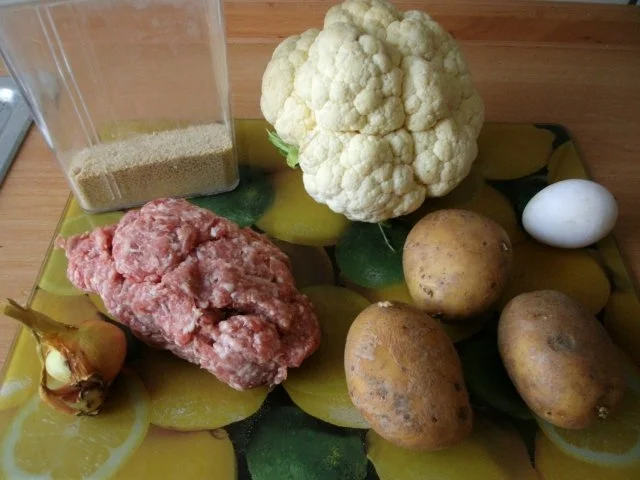 Frikadellen mit Blumenkohl und Käsesauce - Rezept - Bild Nr. 2