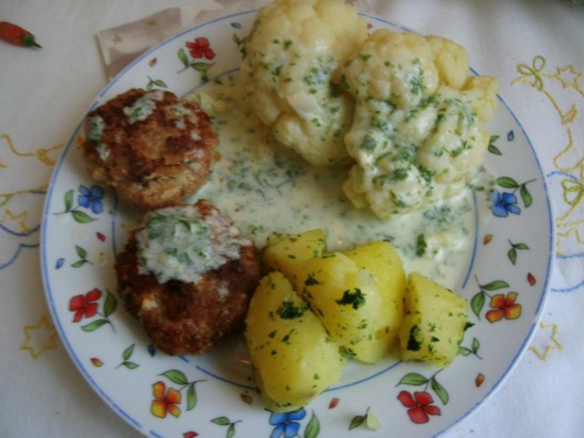 Frikadellen mit Blumenkohl und Käsesauce - einfach - 179 kcal/100g Frikadellen mit Blumenkohl und Käsesauce - einfach - 179 kcal/100g