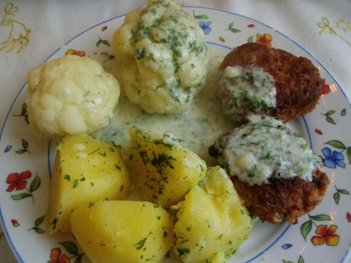 Frikadellen mit Blumenkohl und Käsesauce - Rezept - kochbar.de