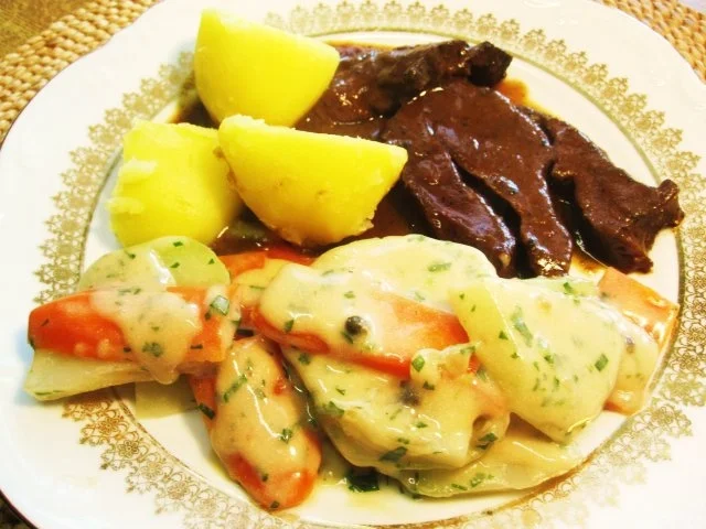 Kohlrabi mit Möhrchen in einer schnellen Hollandaise - Rezept