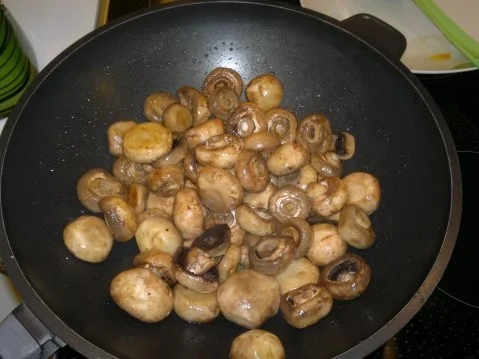 Rezept: Deftige Champignonpfanne Bild Nr. 3 Deftige Champignonpfanne - Rezept - Bild Nr. 3