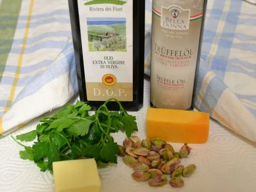 Spaghetti mit Petersilien-Pistazien-Pesto und Cheddar - Rezept - Bild Nr. 2