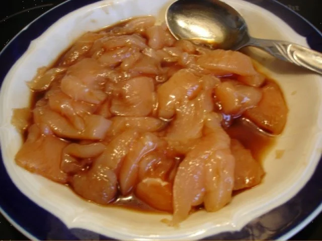 Pikantes Hähnchen mit Möhrenblüten und Kartoffelblütengratin - Rezept - Bild Nr. 4