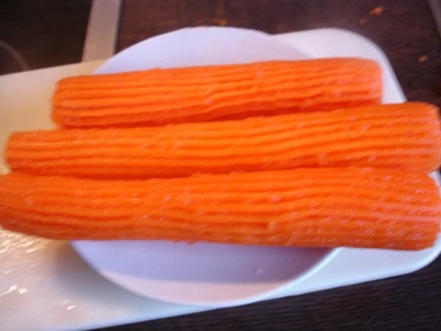 Pikantes Hähnchen mit Möhrenblüten und Kartoffelblütengratin - Rezept - Bild Nr. 7