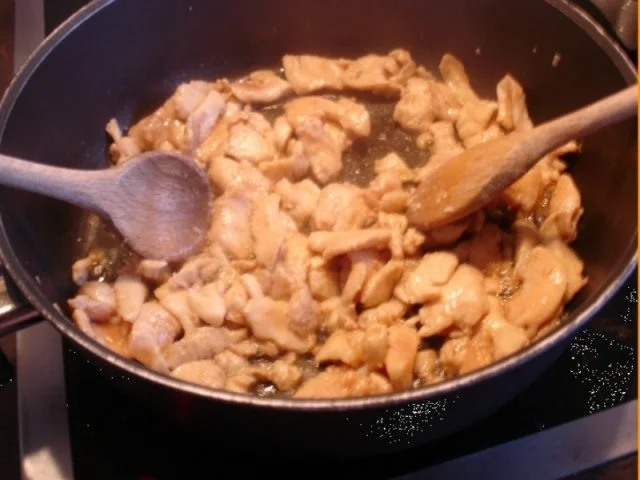 Pikantes Hähnchen mit Möhrenblüten und Kartoffelblütengratin - Rezept - Bild Nr. 11