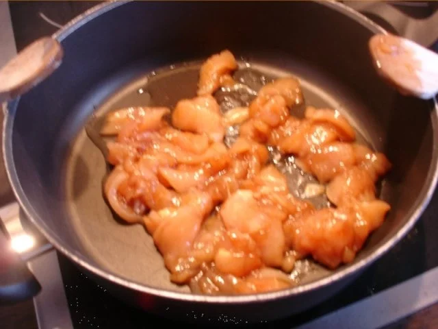 Pikantes Hähnchen mit Möhrenblüten und Kartoffelblütengratin - Rezept - Bild Nr. 10