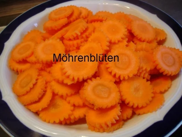 Pikantes Hähnchen mit Möhrenblüten und Kartoffelblütengratin - Rezept - Bild Nr. 8