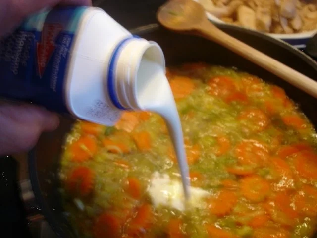 Pikantes Hähnchen mit Möhrenblüten und Kartoffelblütengratin - Rezept - Bild Nr. 16