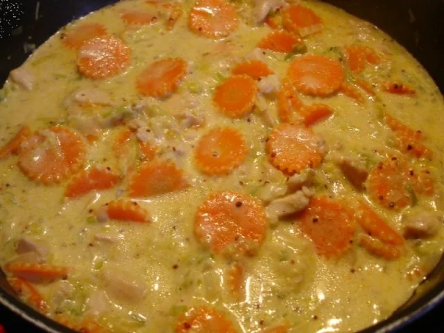 Pikantes Hähnchen mit Möhrenblüten und Kartoffelblütengratin - Rezept - Bild Nr. 19