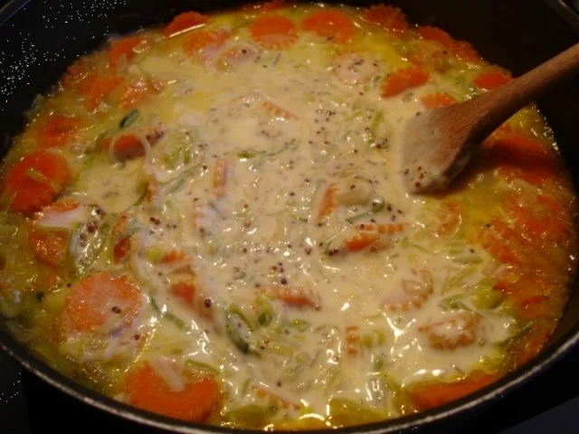 Pikantes Hähnchen mit Möhrenblüten und Kartoffelblütengratin - Rezept - Bild Nr. 17