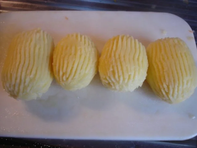 Pikantes Hähnchen mit Möhrenblüten und Kartoffelblütengratin - Rezept - Bild Nr. 22