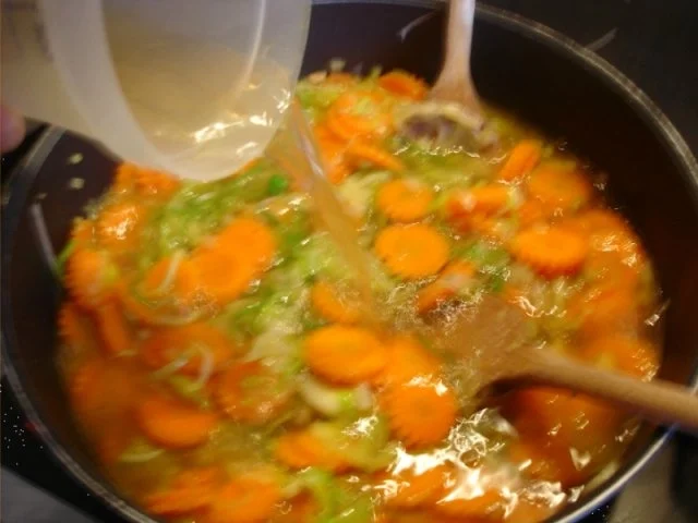 Pikantes Hähnchen mit Möhrenblüten und Kartoffelblütengratin - Rezept - Bild Nr. 14