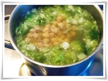 Rezept: Rosenkohl- Kichererbsensuppe Bild Nr. 10 Rosenkohl- Kichererbsensuppe - Rezept - Bild Nr. 10