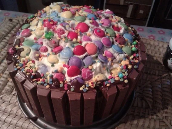 Kit-Kat Smarties Torte - Rezept