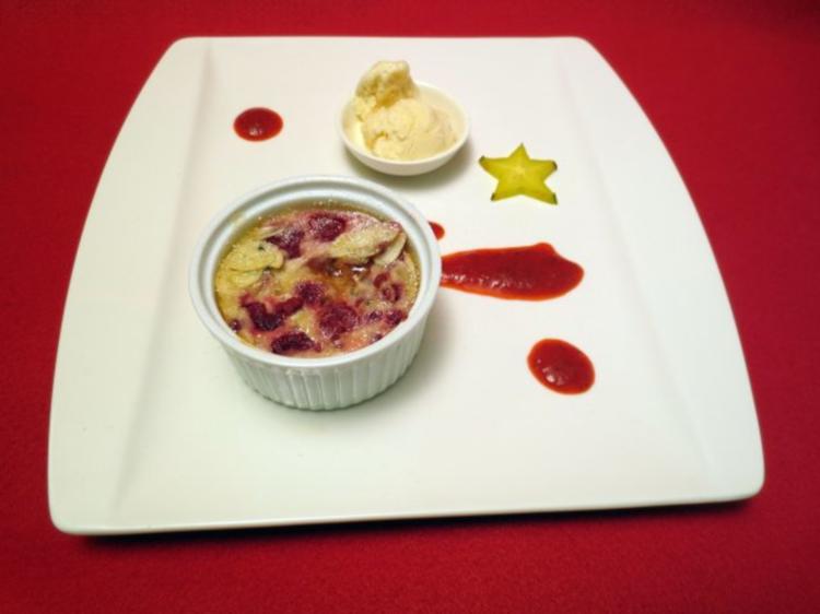 Clafoutis mit Vanilleeis und Milch