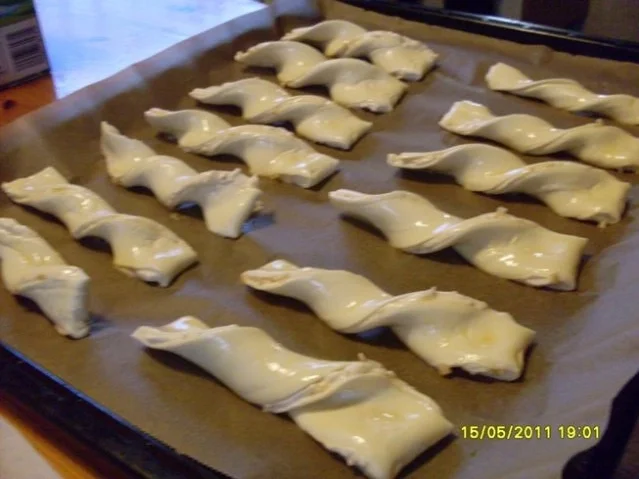 Blätterteigstangen mit Zwiebel-Creme - Rezept - Bild Nr. 2