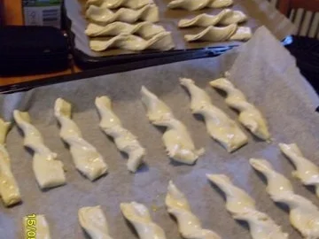 Blätterteigstangen mit Zwiebel-Creme - Rezept - Bild Nr. 3