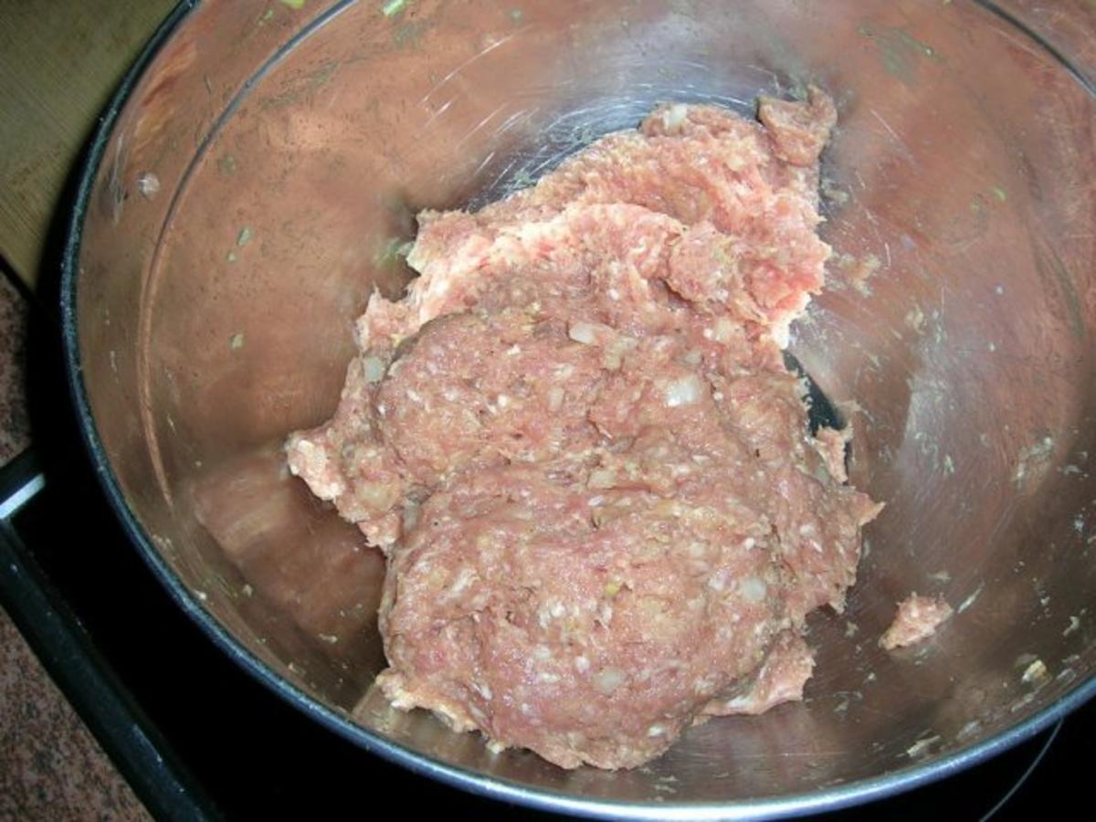Kleine falsche Hasen in der Muffinform, mit karamellisierten Möhrchen ...