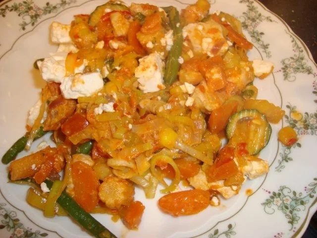 Rezept: Hähnchen-Gemüse-Pfanne mit Feta Hähnchen-Gemüse-Pfanne mit Feta - Rezept