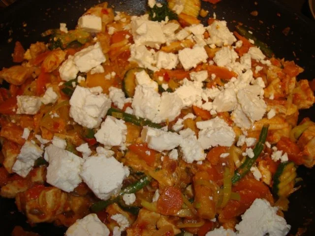 Rezept: Hähnchen-Gemüse-Pfanne mit Feta Bild Nr. 8 Hähnchen-Gemüse-Pfanne mit Feta - Rezept - Bild Nr. 8