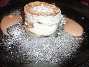 Creme-Palatschinken-Turm mit Glühwein-Sabayone - Rezept