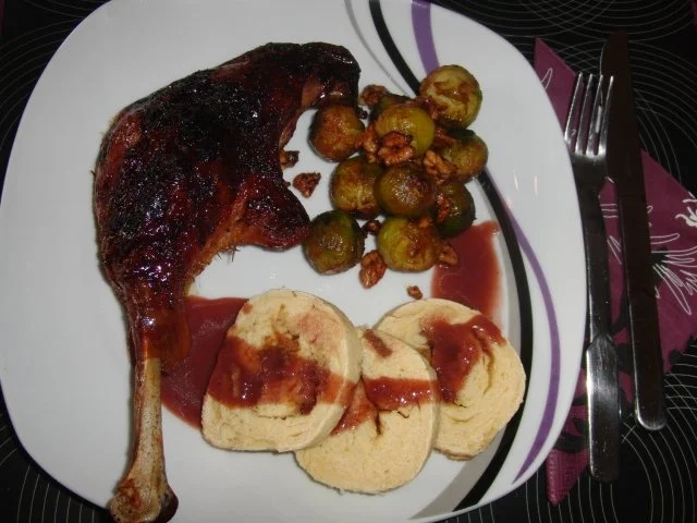 Rezept: Gänsekeule in Spekulatius-Glühweinsoße Gänsekeule in Spekulatius-Glühweinsoße - Rezept