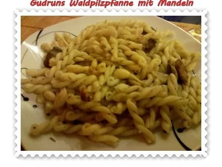 Pilze: Waldpilzpfanne mit Mandeln - Rezept