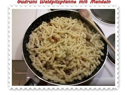 Pilze: Waldpilzpfanne mit Mandeln - Rezept - Bild Nr. 8