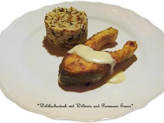 Wildlachssteaks mit Wildreis und Parmesan Sauce - Rezept