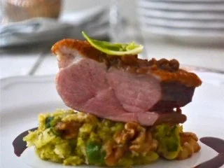 Krosse Gänsebrust mit Spekulatiusknusper, Rosenkohl-Walnuss-Püree und Glühweinsirup - Rezept - Bild Nr. 7