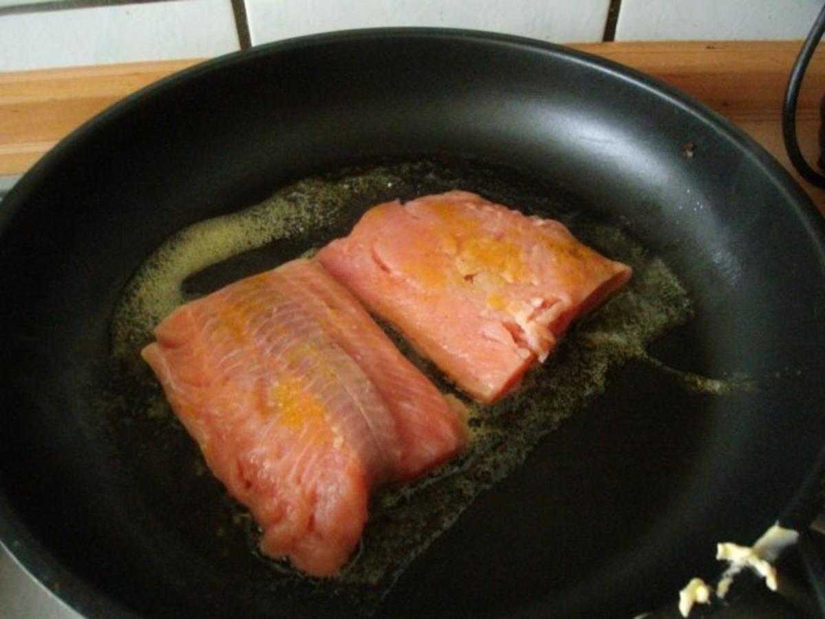 Lachs in Weißwein- Sauce - Rezept mit Bild - kochbar.de