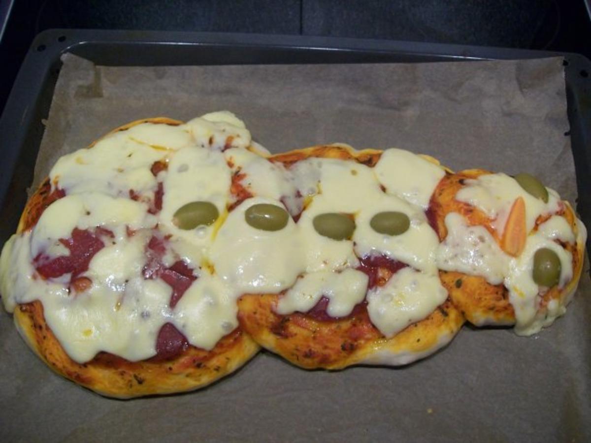 Bilder für Schneemann Pizza - Rezept