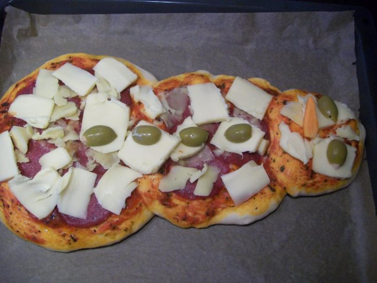 Schneemann Pizza - Rezept - Bild Nr. 3