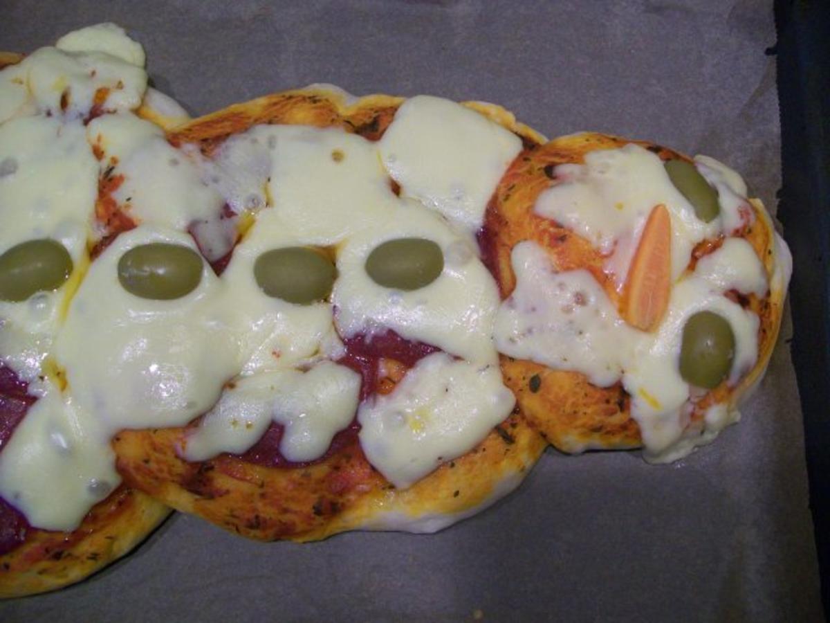 Schneemann Pizza - Rezept - Bild Nr. 4