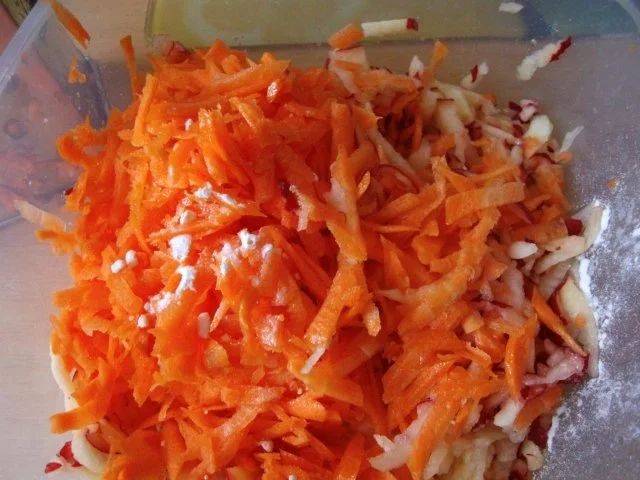 Rezept: Zwiebelfleisch.....mit Zwiebel-Kartoffelpü und Apfelmöhrensalat Bild Nr. 8 Zwiebelfleisch.....mit Zwiebel-Kartoffelpü und Apfelmöhrensalat - Rezept - Bild Nr. 8