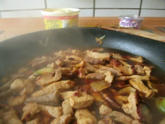 Rezept: Zwiebelfleisch.....mit Zwiebel-Kartoffelpü und Apfelmöhrensalat Bild Nr. 10 Zwiebelfleisch.....mit Zwiebel-Kartoffelpü und Apfelmöhrensalat - Rezept - Bild Nr. 10