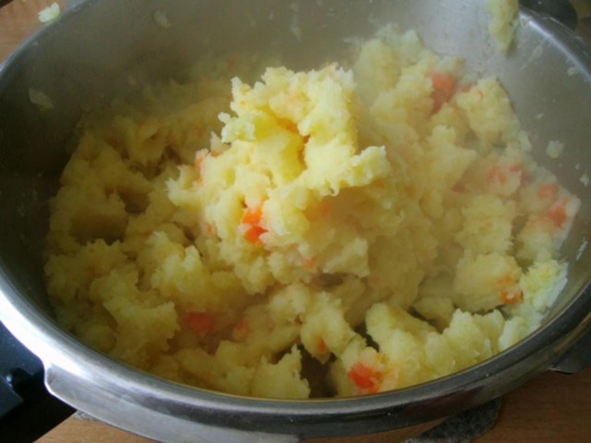 Zwiebelfleisch.....mit Zwiebel-Kartoffelpü und Apfelmöhrensalat - Rezept - Bild Nr. 11