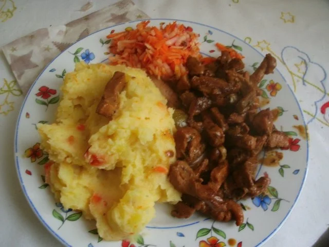 Rezept: Zwiebelfleisch.....mit Zwiebel-Kartoffelpü und Apfelmöhrensalat Bild Nr. 13 Zwiebelfleisch.....mit Zwiebel-Kartoffelpü und Apfelmöhrensalat - Rezept - Bild Nr. 13