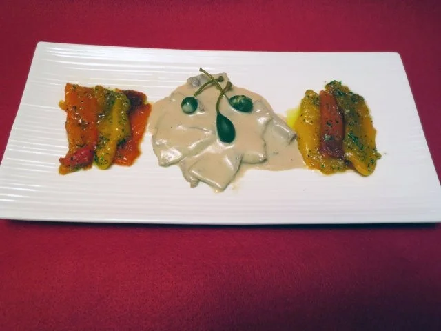 Rezept: Vorspeisenteller mit Vitello tonnato und Paprika Arrosto Vorspeisenteller mit Vitello tonnato und Paprika Arrosto - Rezept