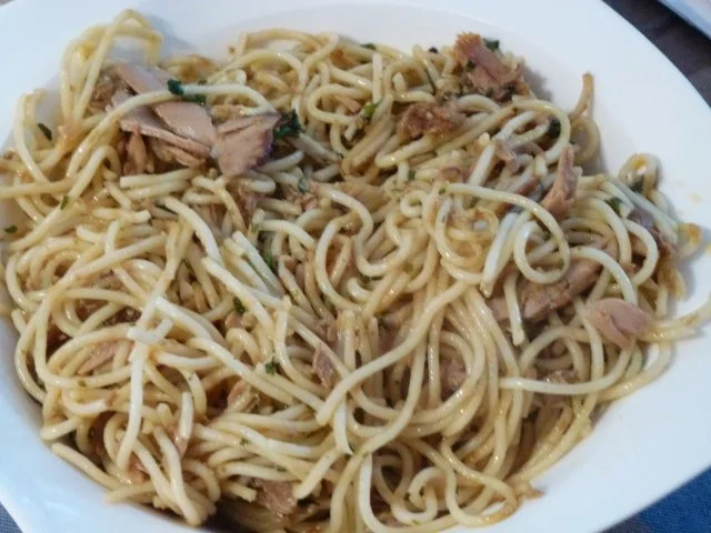 Rezept: Scharfe Knoblauchspaghetti mit Thunfisch Scharfe Knoblauchspaghetti mit Thunfisch - Rezept