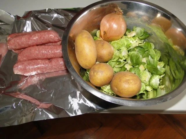 Rosenkohlblättchensuppe mit Mettlößchen, ihr wisst ja meine Grundlage, bin gerade - Rezept - Bild Nr. 2