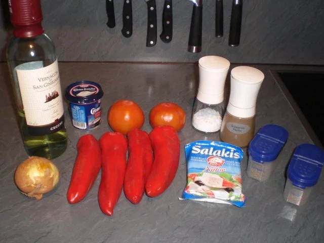 Rezept: Spitzpaprika gefüllt mit Schafskäse Bild Nr. 2 Spitzpaprika gefüllt mit Schafskäse - Rezept - Bild Nr. 2