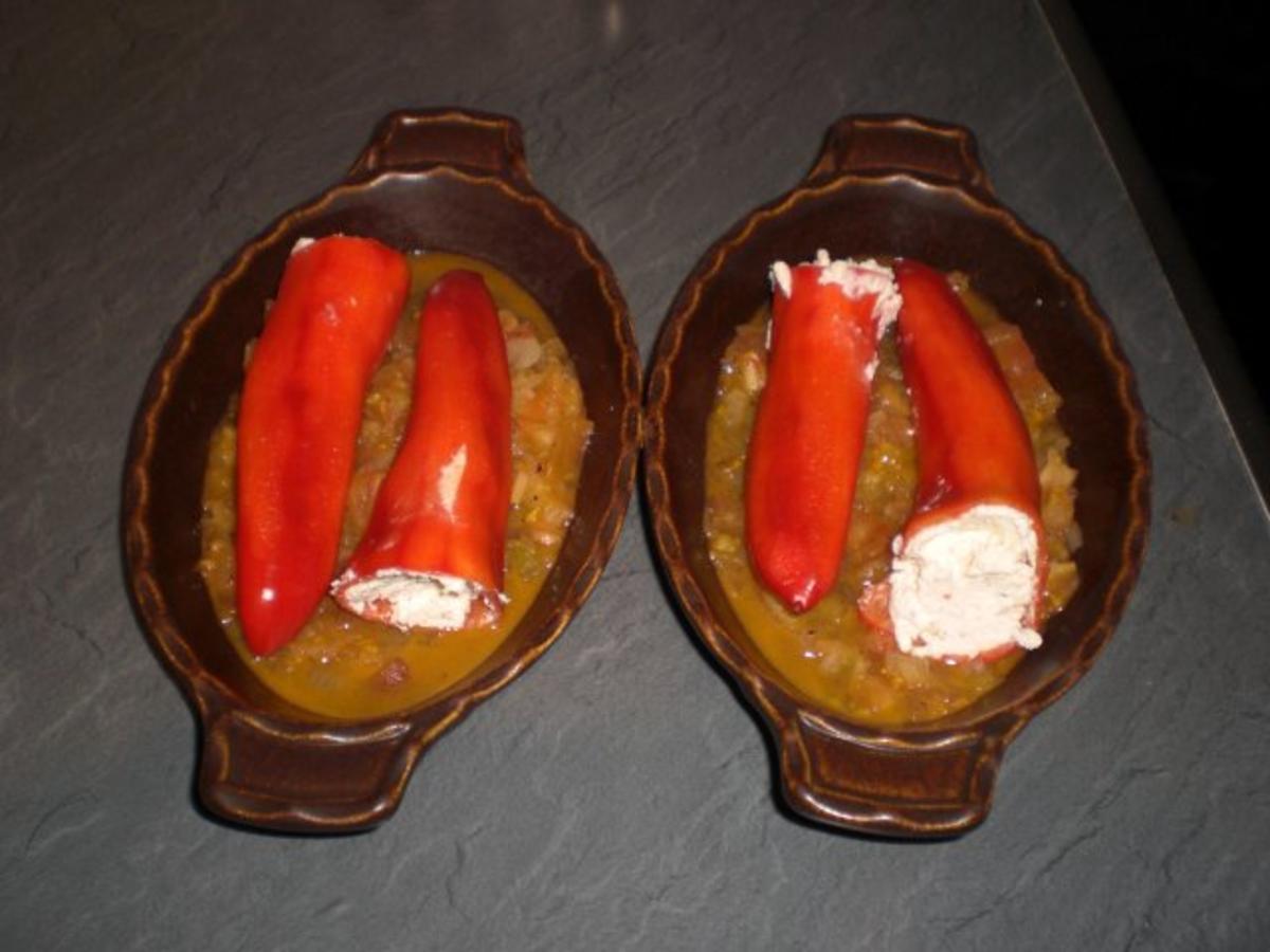 Spitzpaprika gefüllt mit Schafskäse - einfach - von Oparoli