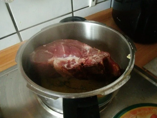 Rezept: Kasselerbraten in Rotweinsoße Bild Nr. 4 Kasselerbraten in Rotweinsoße - Rezept - Bild Nr. 4