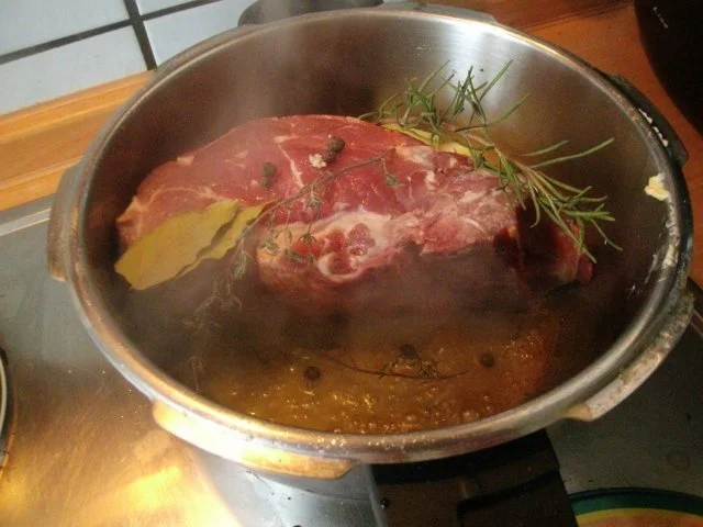Rezept: Kasselerbraten in Rotweinsoße Bild Nr. 5 Kasselerbraten in Rotweinsoße - Rezept - Bild Nr. 5